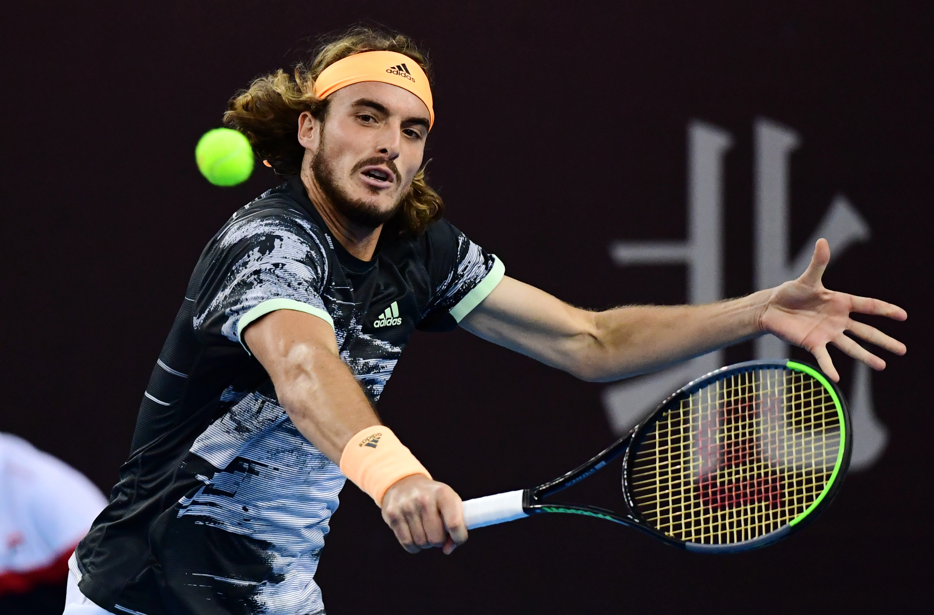 米兰体育官方网站-包含西班牙网球队横扫世界网球队,西西帕斯统治全场的词条