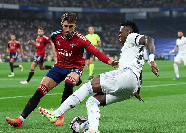 包含比利亚雷亚尔客场战胜对手，实力有增的词条