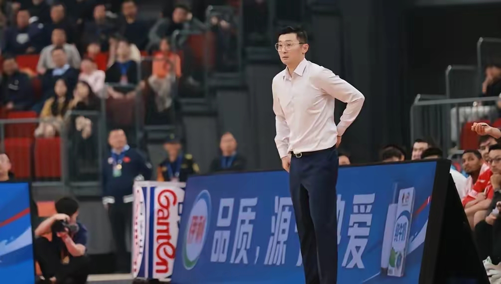 包含球队管理层辞退教练，寻找新的带队人选的词条