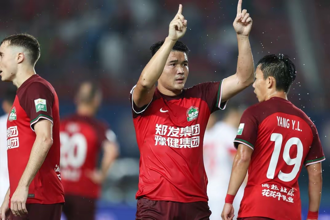 包含中超球员个人表现亮眼，球队战绩仍需提升的词条