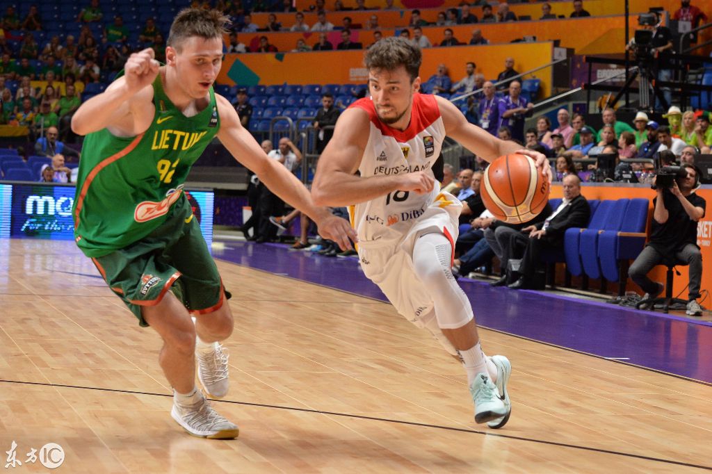 包含欧预赛轶事：德国惨败立陶宛，教练组面临严峻考验的词条