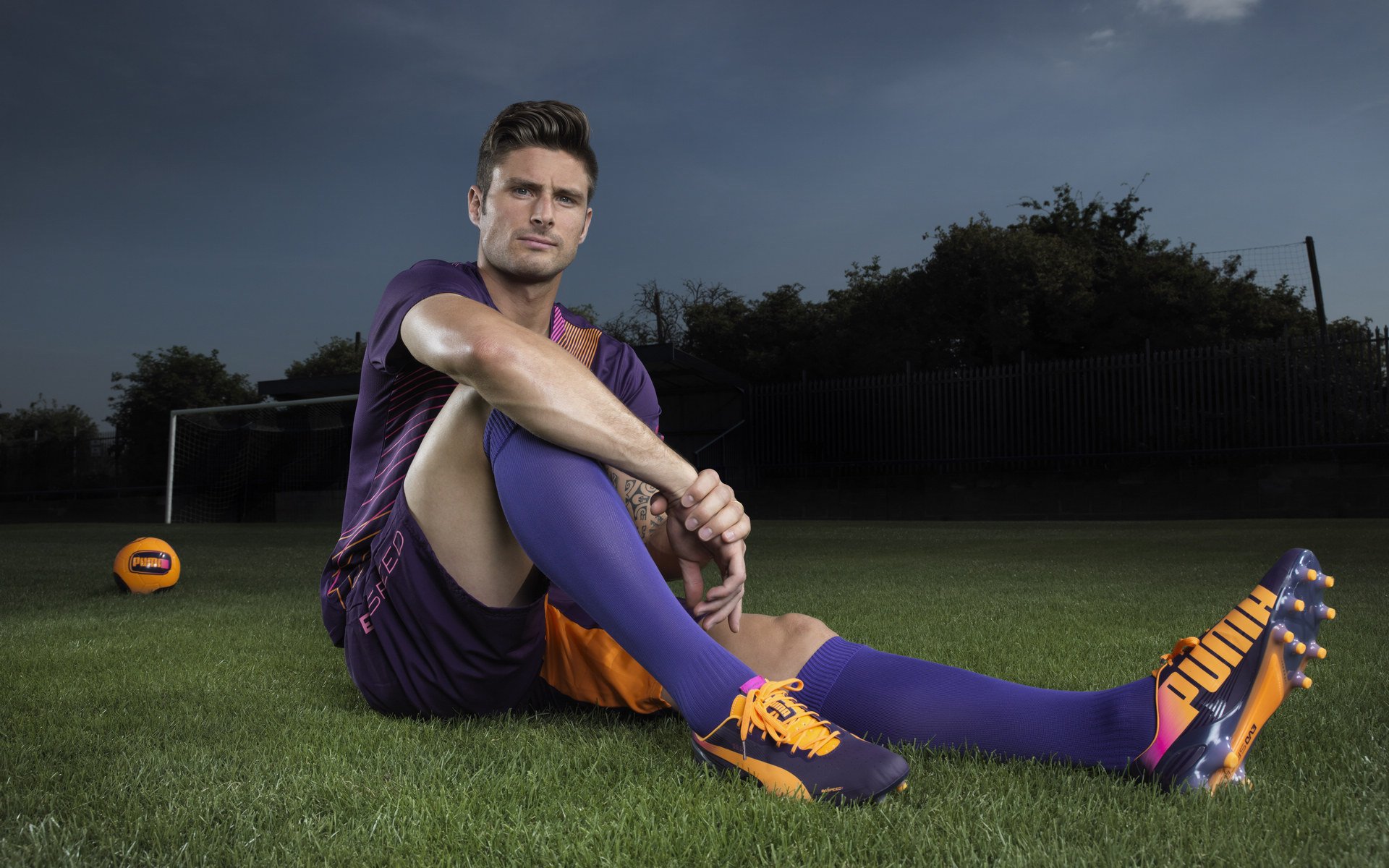 米兰体育app-绿茵场与硬木地，德甲争冠焦点战与独行侠加时传奇的胜利哲学