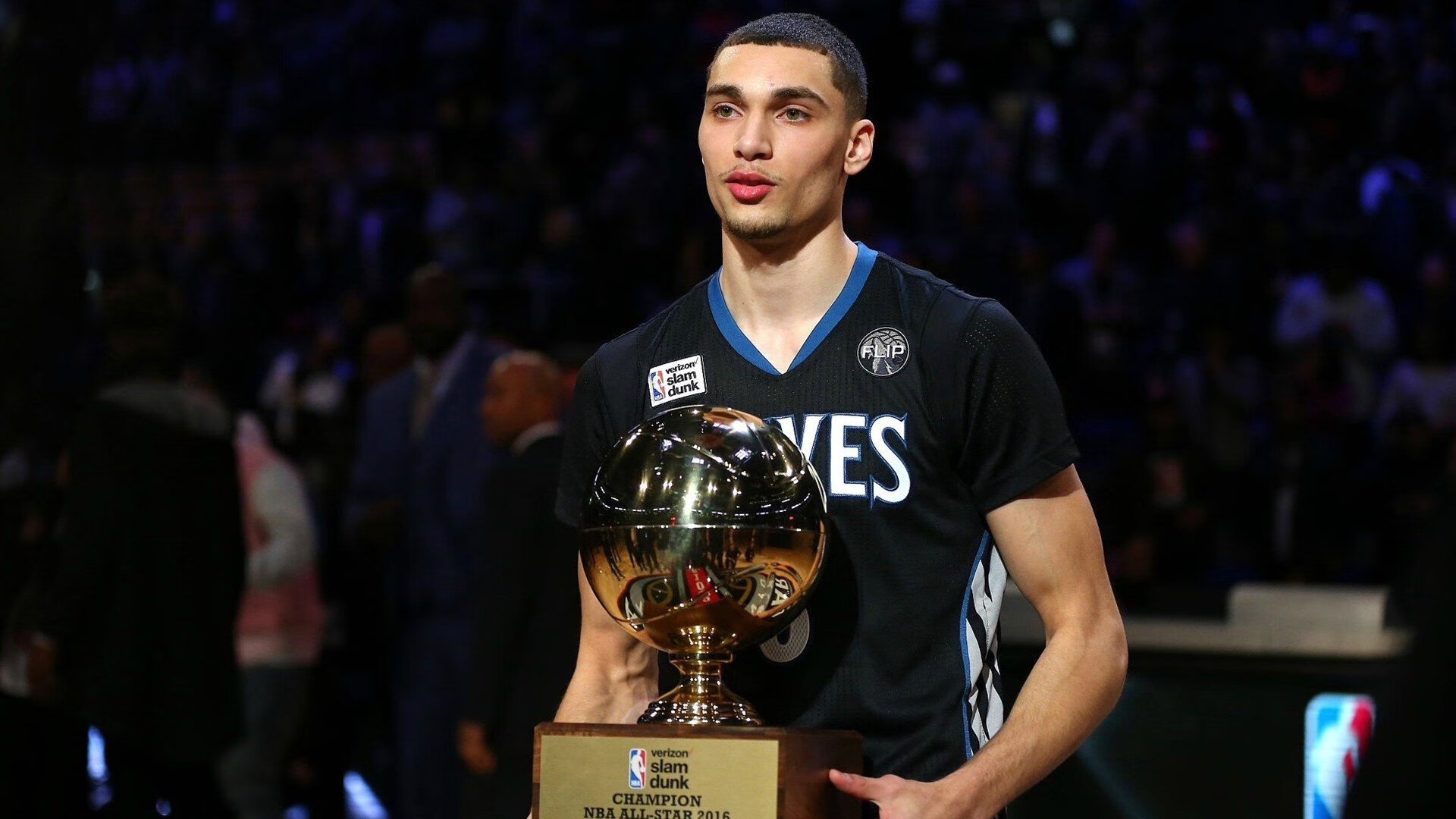 米兰体育官网-稳定如钟！恩比德持续输出引领胜利，开拓者铁壁防线成功封锁雷霆