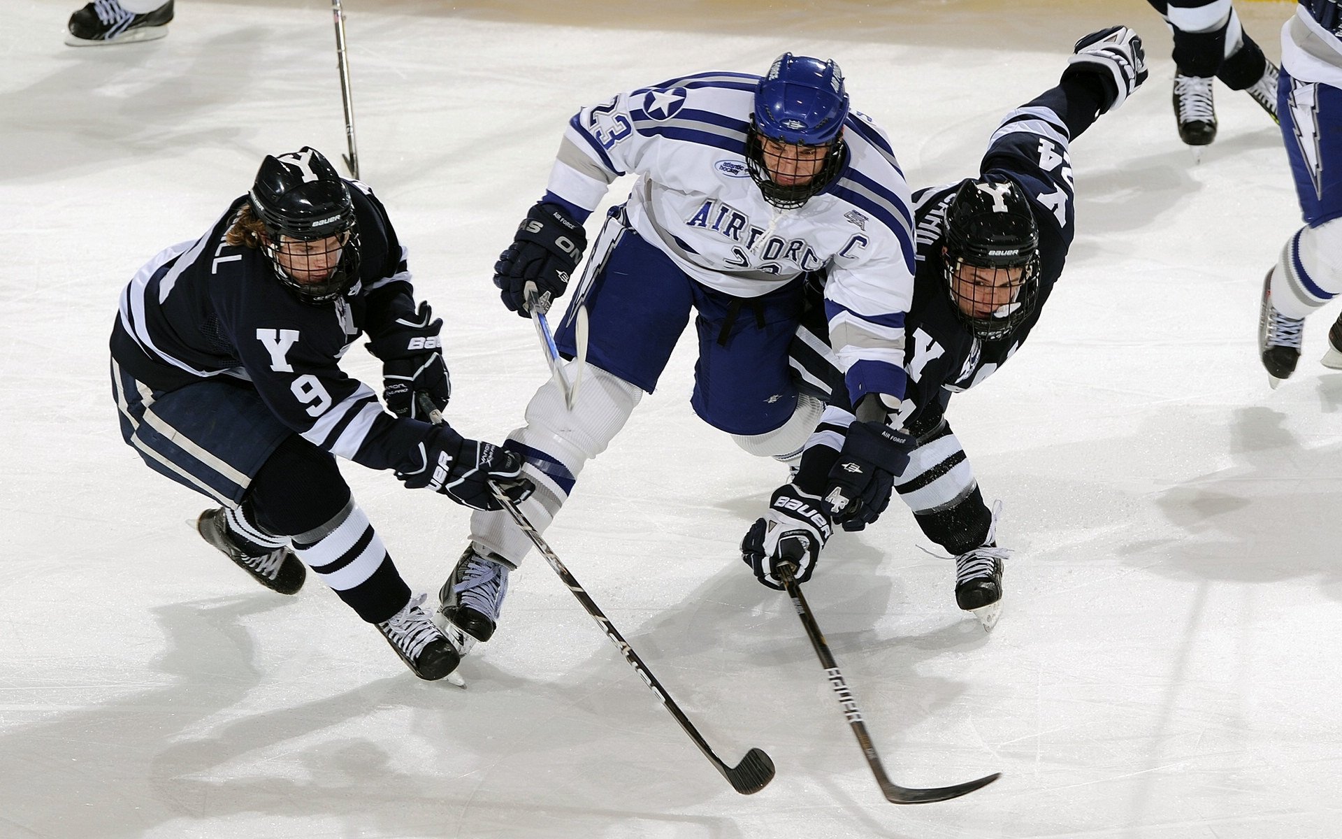 红牛二队完胜梅赛德斯,诺里斯惊艳四座,一场颠覆F1格局的经典战役